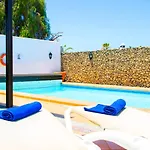 Calamares With Heated Pool And Air Conditioning * بلايا بلانكا