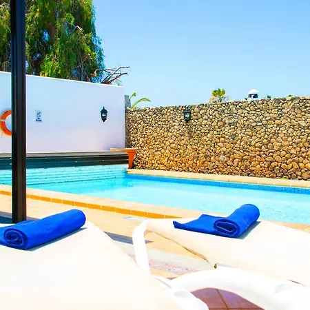 Calamares With Heated Pool And Air Conditioning * Playa Blanca